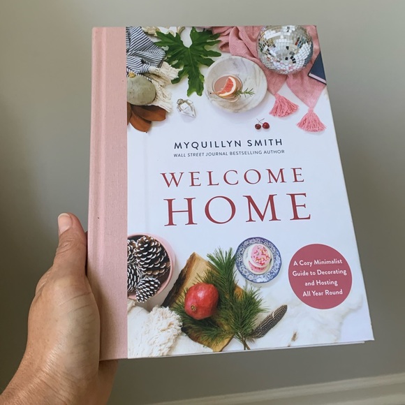 Myquillyn Smith
Welcome Home: A Cozy Minimalist Guide to‎ Decorating and Hosting - Picture 1 of 11